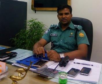 জনসেবায় রাজধানীতে দৃষ্টান্ত গড়েছেন যে পুলিশ কর্মকর্তা