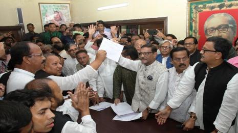 শেখ হাসিনার মনোনয়ন ফরম কিনলেন ওবায়দুল কাদের