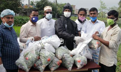 রূপগঞ্জে অসহায় ও দুস্থ পরিবারের মাঝে বিতরণ