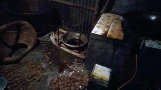ডেমরায় চাদাঁ না দেয়ায় মুক্তিযোদ্ধা পরিবারের ফুচকা কারখানা ভাংচুর ও লুটপাট